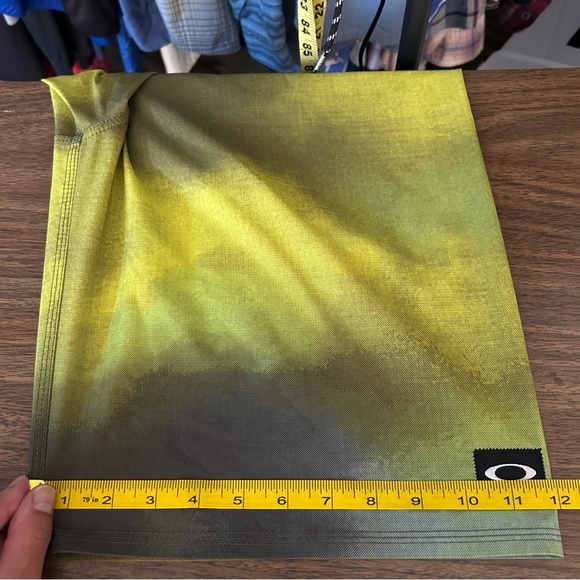 ❤️ Oakley Men's Green and Yellow Board Shorts Size 32 - Picture 9 of 9